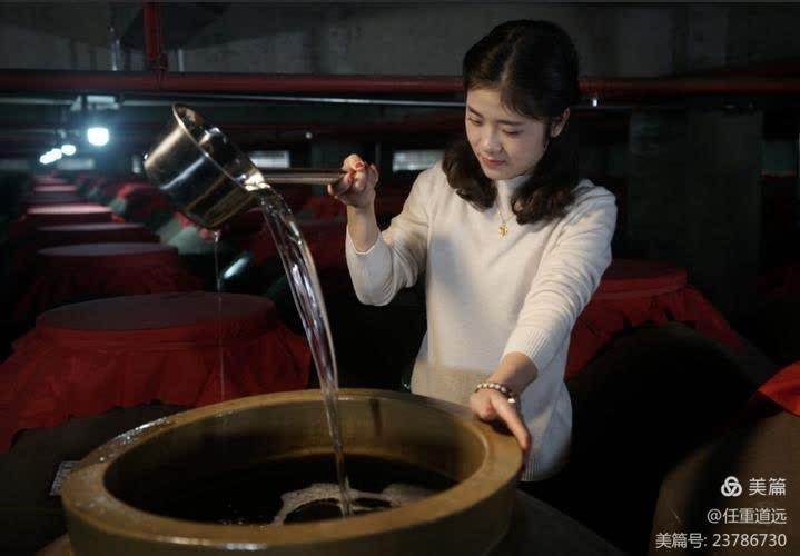 流金七月，與神秘茅臺(tái)鎮(zhèn)鎮(zhèn)京華酒莊老醬酒邂逅
