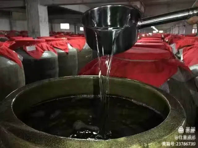 七個(gè)關(guān)鍵詞，揭秘茅臺(tái)鎮(zhèn)京華酒莊醬酒品質(zhì)卓越，榮獲大金獎(jiǎng)的本質(zhì)！